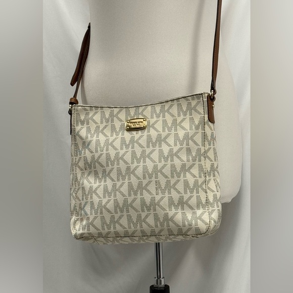 Michael Kors Cream & Brown Jet Set Crossbody Messenger Bag - Picture 2 of 8
